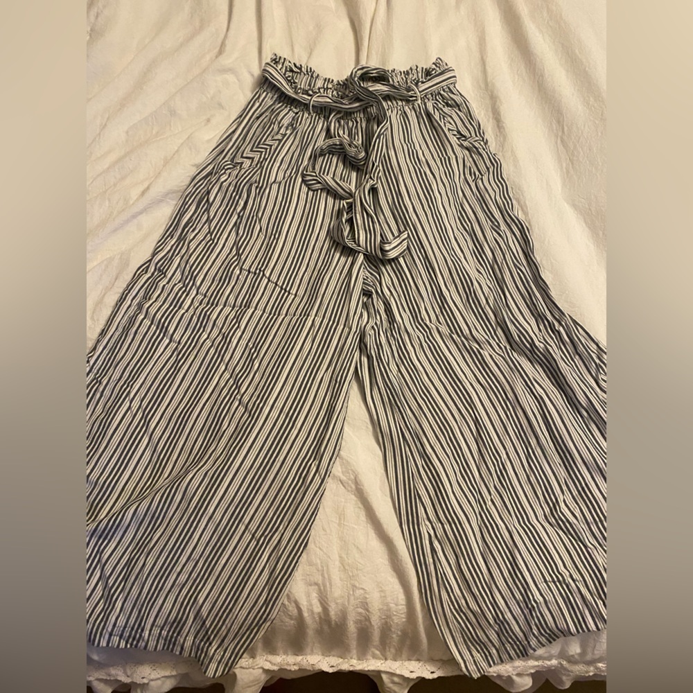 American Eagle, Size Small, Blue and White